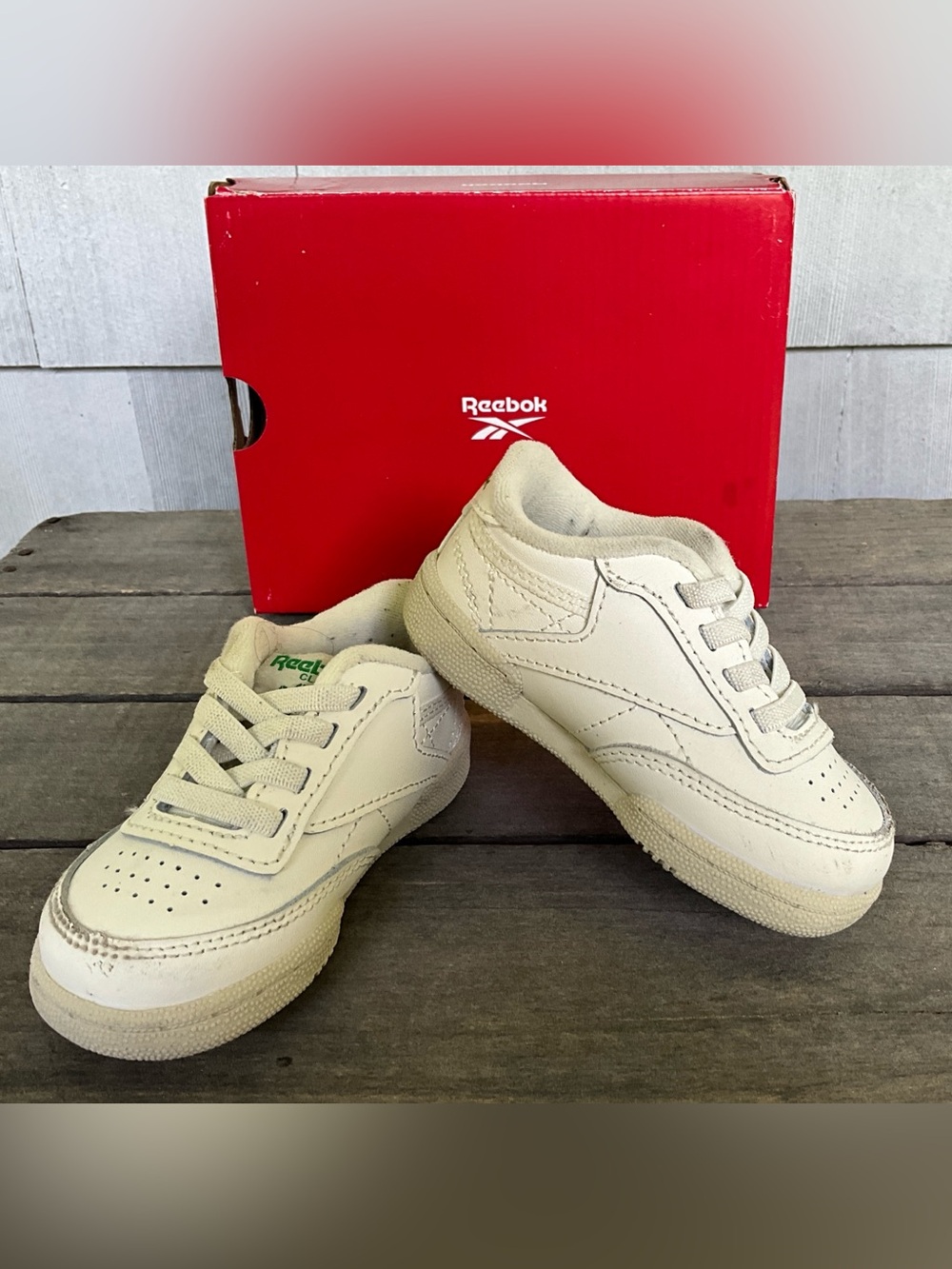 Reebok Baby Club C White Low-Top Leather Sneakers with Green Logo Sz 4